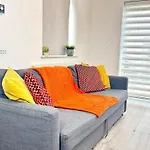 Horizon House, Stunning 2-Bedroom Flat 1, Parking, Netflix, Oxford